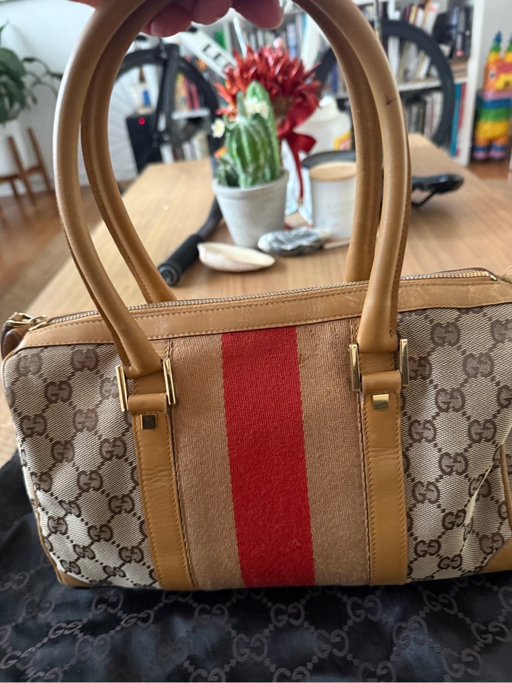 Gucci Beige Logo Canvas Shoulder Bag with Red Center Stripe - Picture 3 of 5